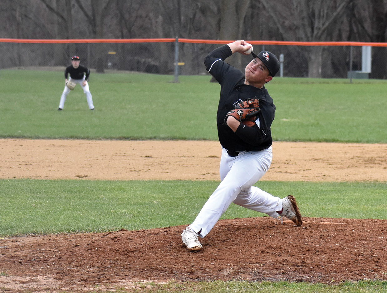 Madelia bats hot in 6inning win over HLO/F News, Sports, Jobs The